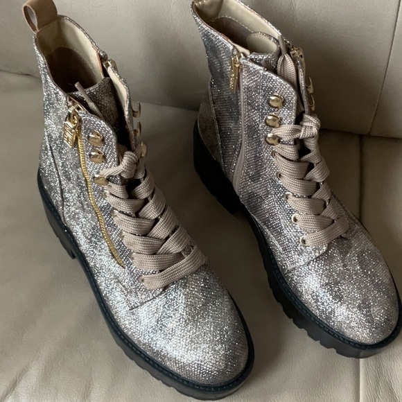 GUESS NWOT GUESS FEARNE ANKLE BOOTS SIZE 7 - Picture 3 of 5